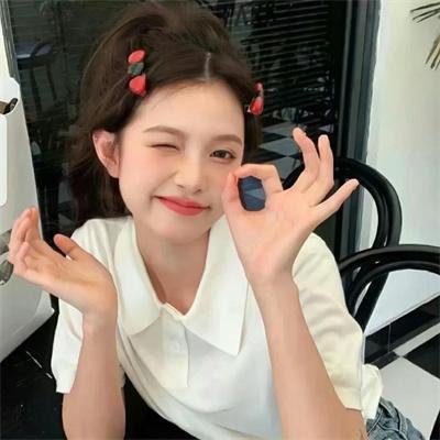 三个摩登女性
